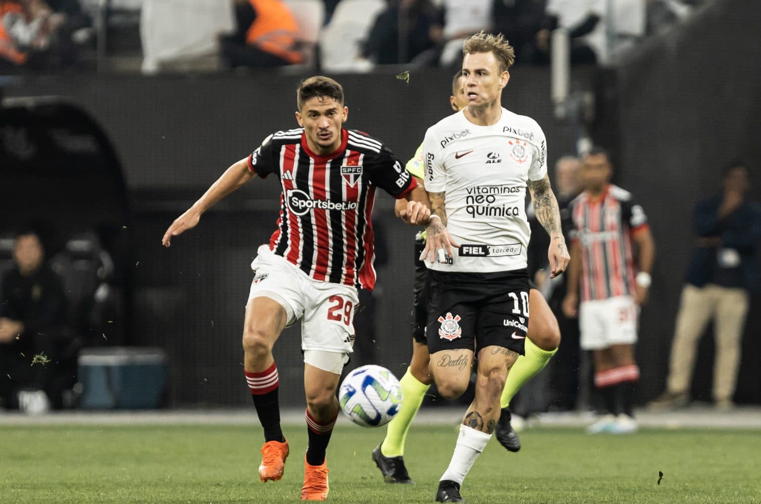 &ldquo;Vergonha&rdquo;, dirigente dispara contra arbitragem de Corinthians x S&atilde;o Paulo