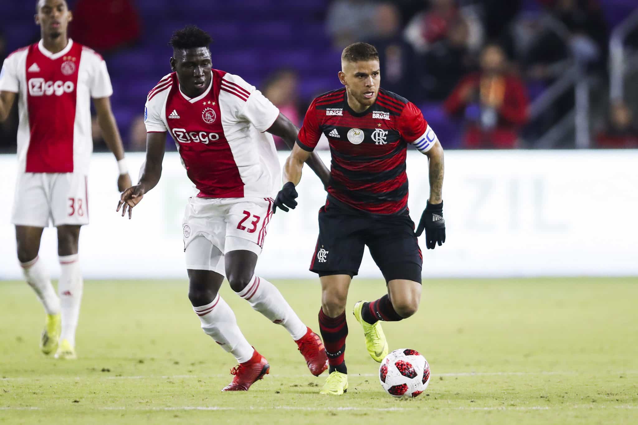 Corinthians faz proposta, e clube saudita aceita negociar ex-Flamengo