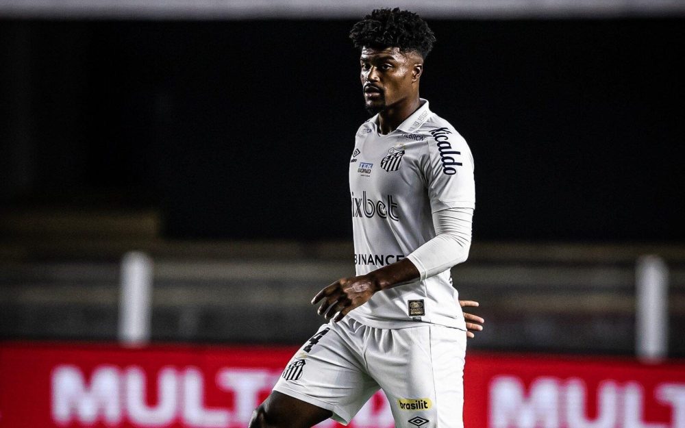 Esc&acirc;ndalo de apostas: depois de afastar, Santos toma nova atitude dr&aacute;stica contra Eduardo Bauermann