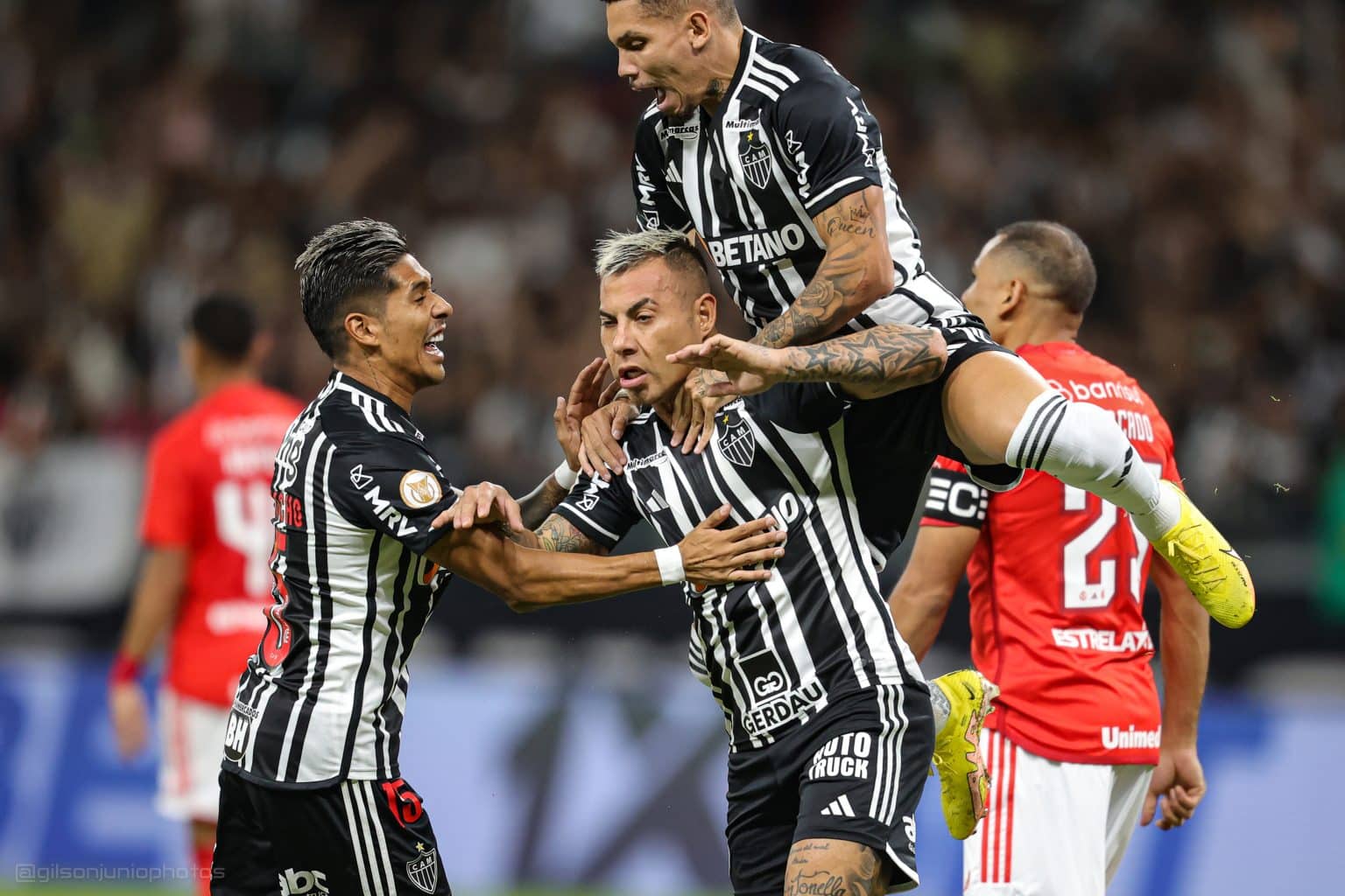“Não ligo”, criticado pela torcida do Galo, Eduardo Vargas manda recado