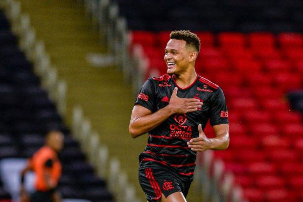 Gr&ecirc;mio mira contrata&ccedil;&atilde;o de ex-xod&oacute; de Rog&eacute;rio Ceni no Flamengo