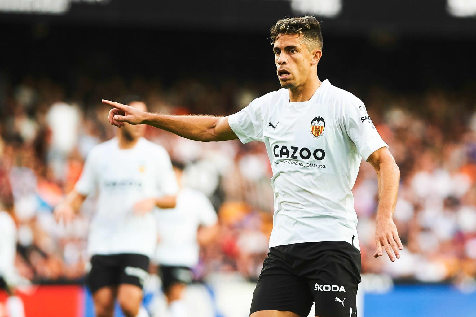 Caso Vin&iacute;cius J&uacute;nior: jogador brasileiro elogia torcida do Valencia