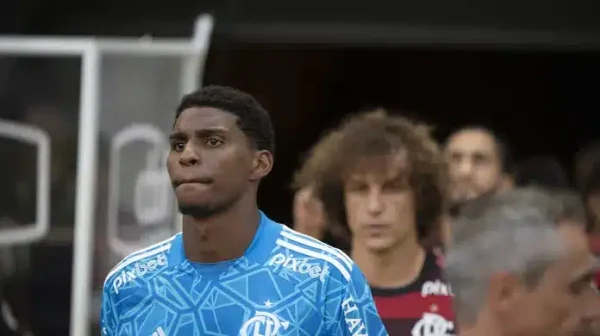 Clube portugu&ecirc;s busca contrata&ccedil;&atilde;o de goleiro do Flamengo e inicia conversas com diretoria rubro-negra