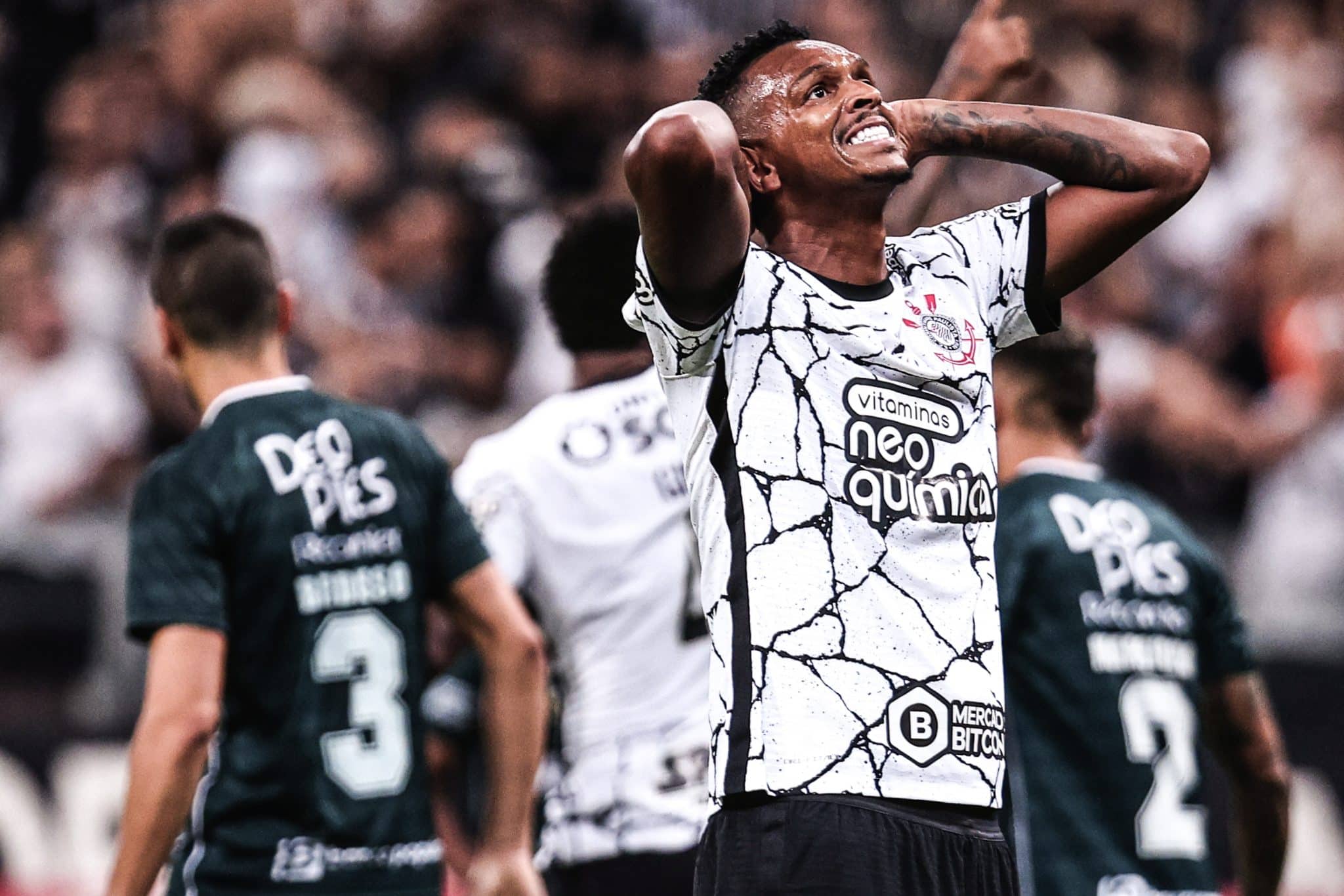 &ldquo;Me arrependo&rdquo;, &iacute;dolo do Corinthians abre o cora&ccedil;&atilde;o e explica sa&iacute;da