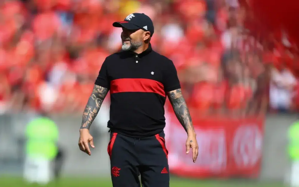 “Vítor Pereira de airbag, vidro elétrico e teto solar”: jornalista ironiza trabalho de Sampaoli no Flamengo