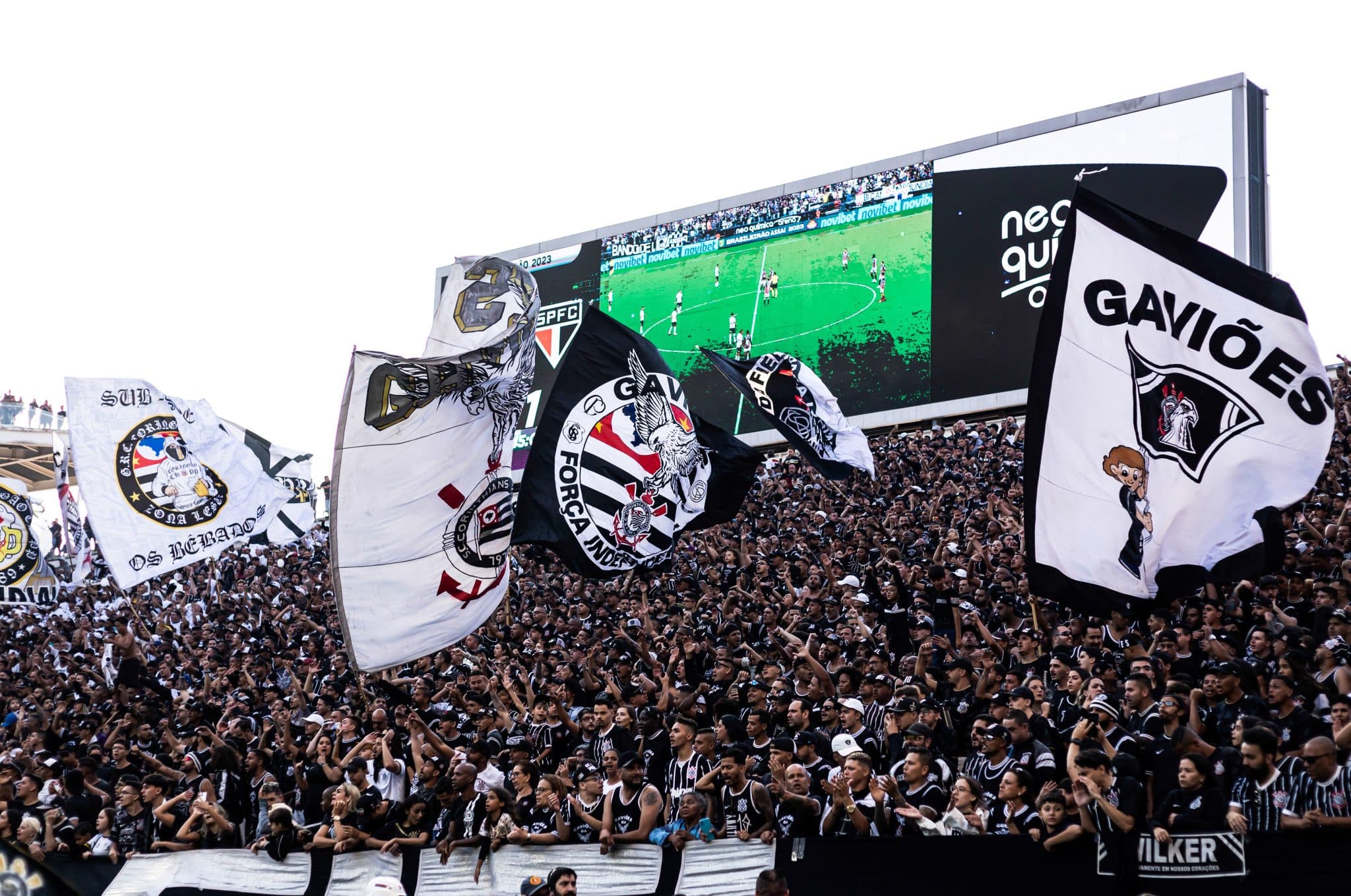 CBF encaminhar&aacute; s&uacute;mula para STJD por c&acirc;nticos homof&oacute;bicos da torcida do Corinthians