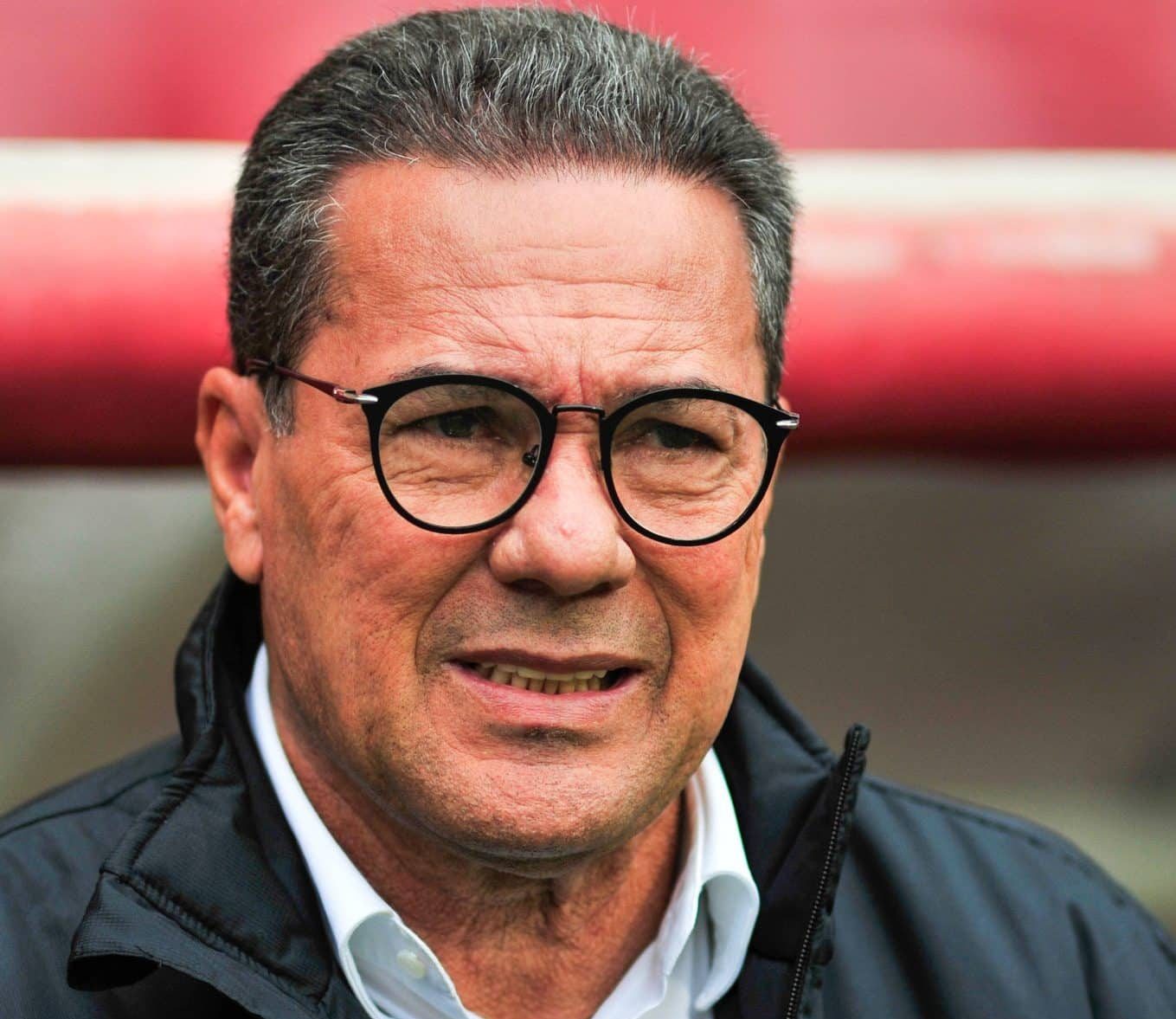 &ldquo;Negacionista da bola&rdquo;, jornalista critica Luxemburgo e escolha do Corinthians