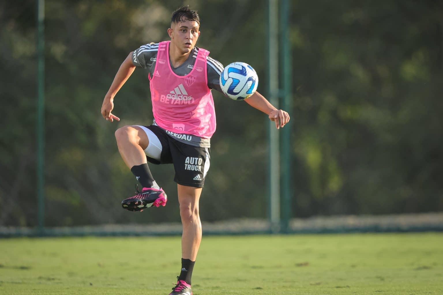 Campe&atilde;o do Sul-Americano sub-17 pode ser relacionado para jogo do Atl&eacute;tico-MG