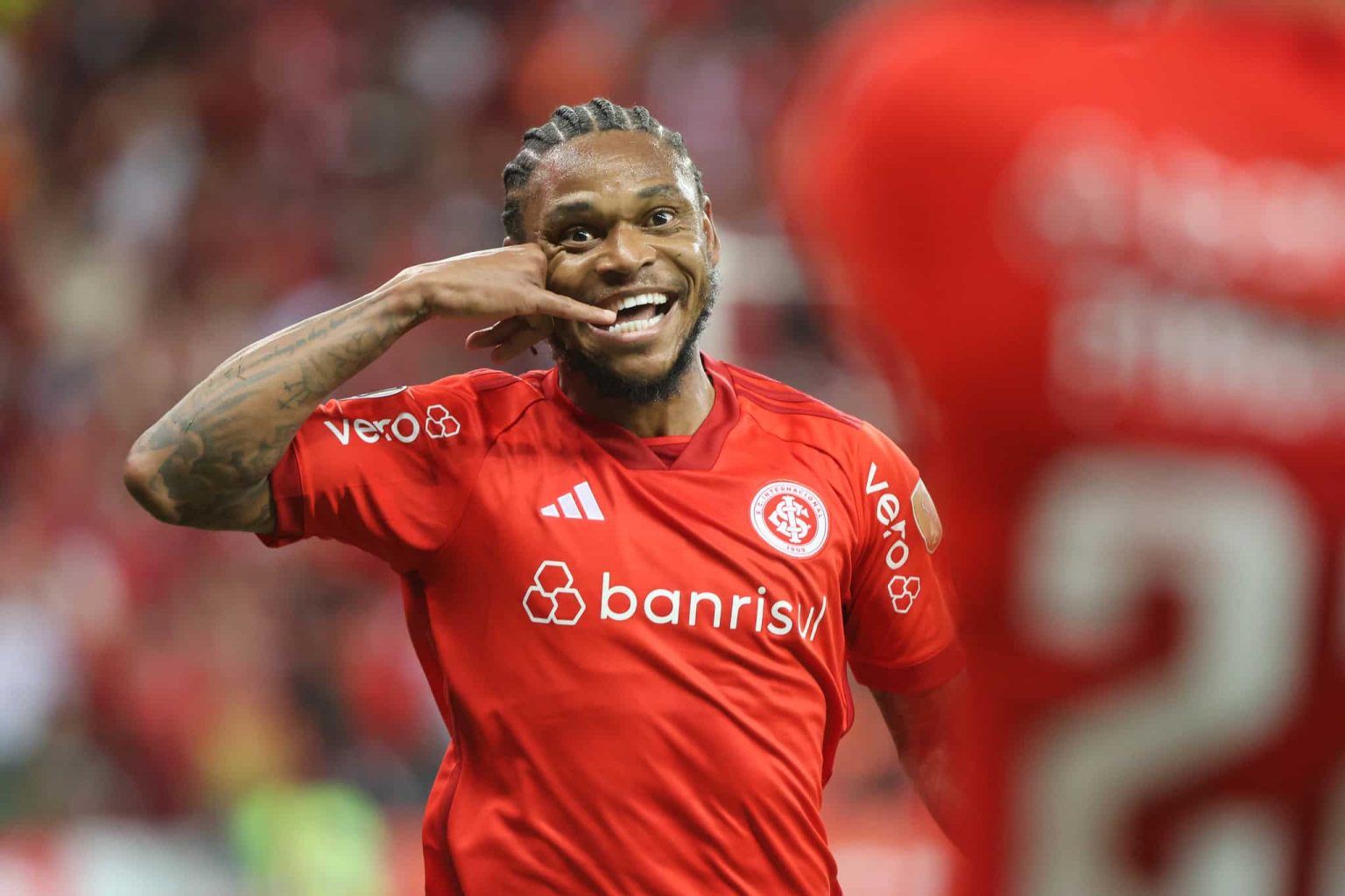 A reden&ccedil;&atilde;o do 9: a melhor atua&ccedil;&atilde;o de Luiz Adriano desde o seu retorno ao Inter