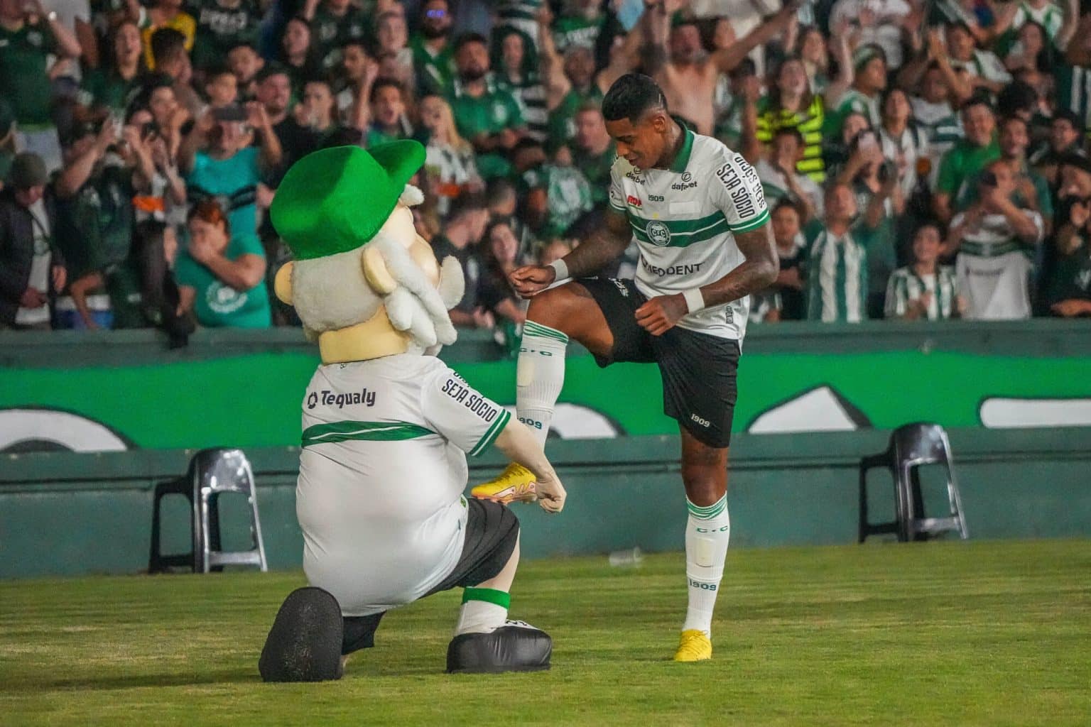 Após investigações, Alef Manga deverá ter situação reavaliada no Coritiba