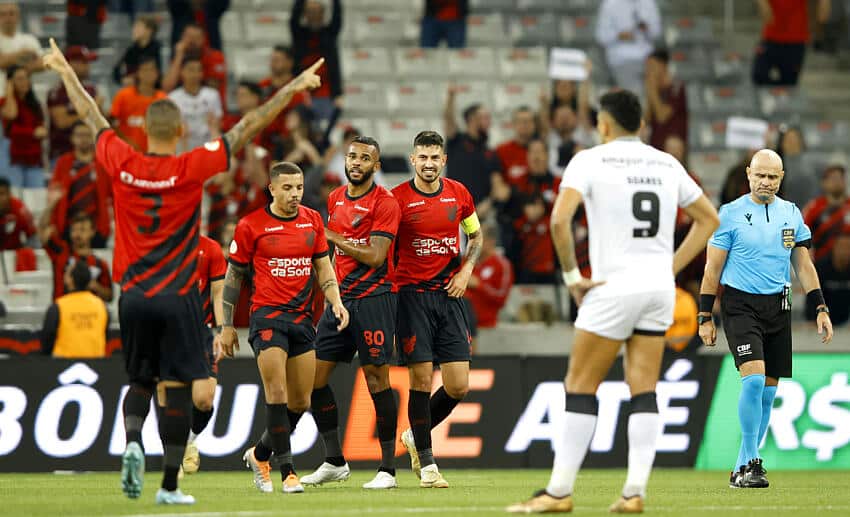 Paredão! Athletico Paranaense vence com atuação de gala de goleiro