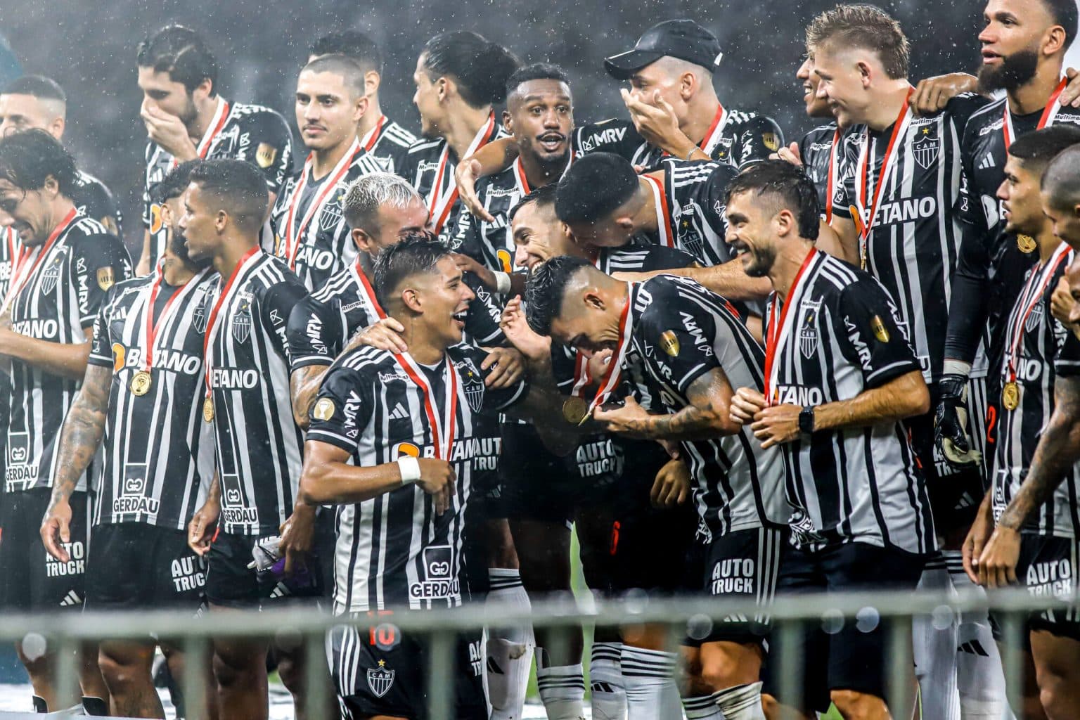 Aten&ccedil;&atilde;o, Flamengo! Novo t&eacute;cnico do Atl&eacute;tico-MG, Felip&atilde;o toma decis&atilde;o final sobre Allan