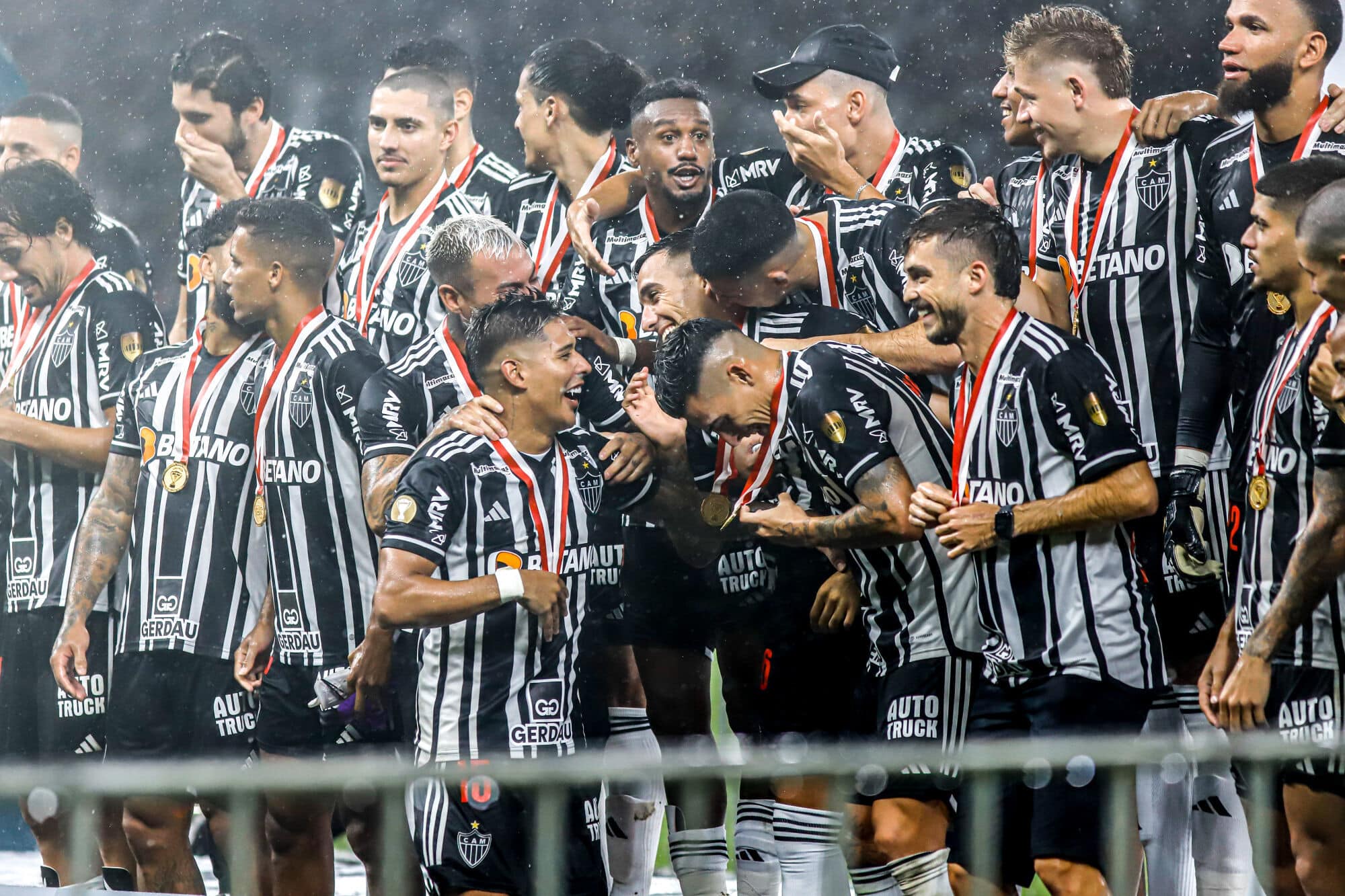 Aten&ccedil;&atilde;o, Flamengo! Novo t&eacute;cnico do Atl&eacute;tico-MG, Felip&atilde;o toma decis&atilde;o final sobre Allan