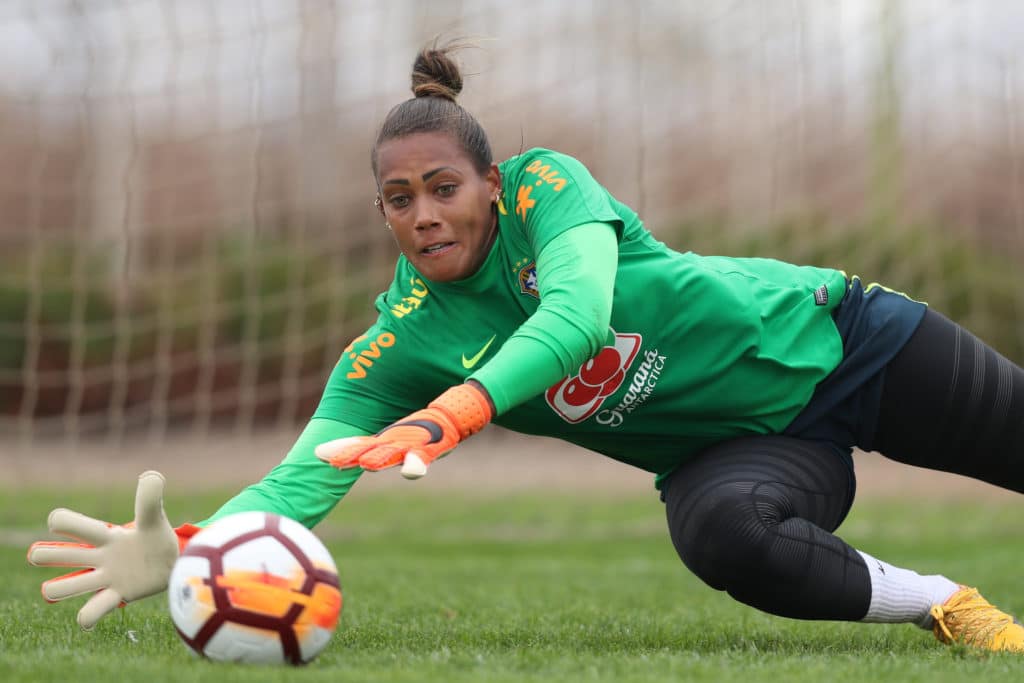 Narradora da Globo destaca surpresas e questiona convocação de Bárbara à Copa do Mundo Feminina