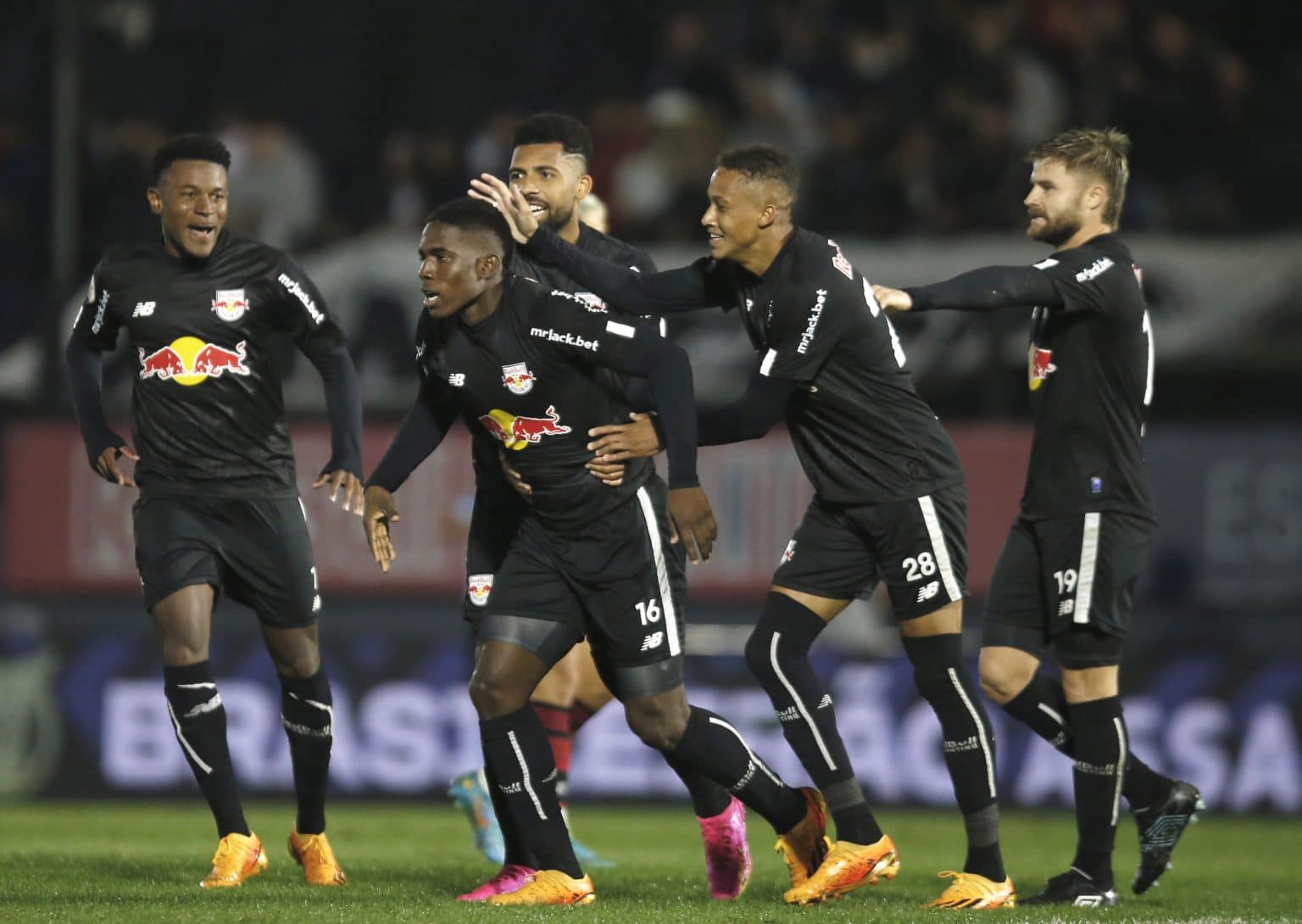 RB Bragantino quebra recordes em goleada sobre o Flamengo