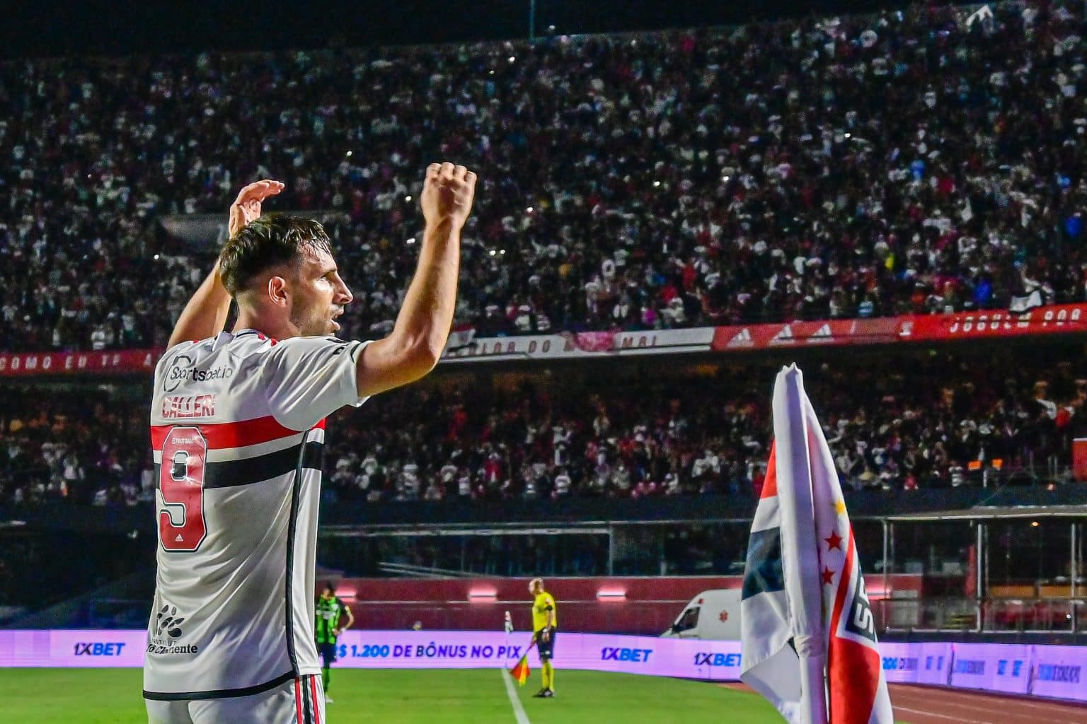 Calleri supera ídolo do São Paulo e bate recorde entre estrangeiros do clube