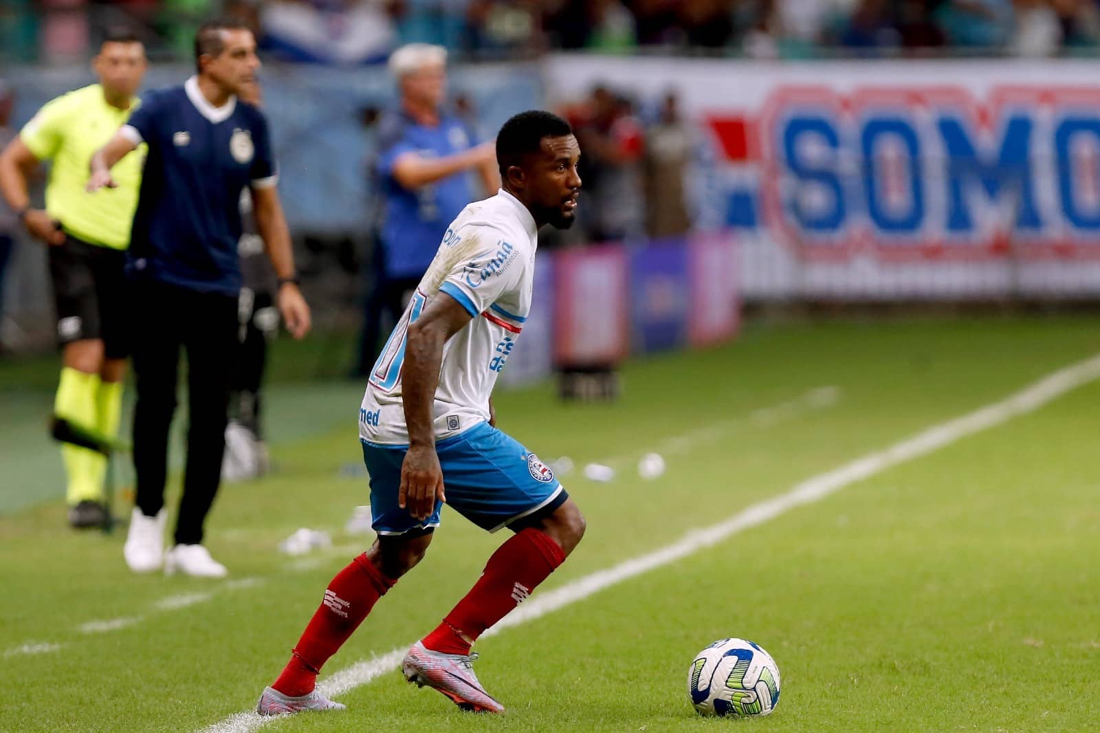 Lateral do Bahia celebra classifica&ccedil;&atilde;o contra o Santos na Copa do Brasil