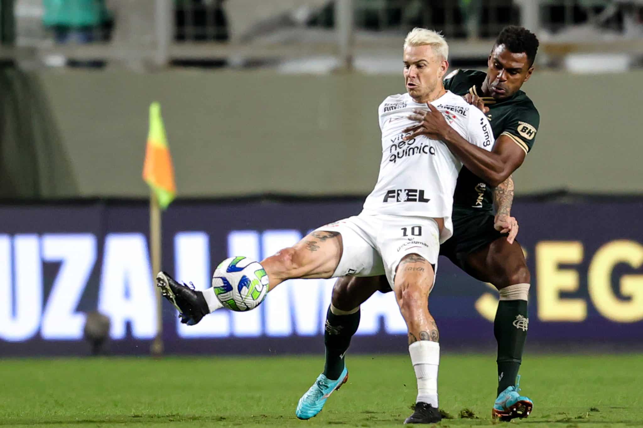 Futuro refor&ccedil;o do Corinthians deita e rola na Libertadores