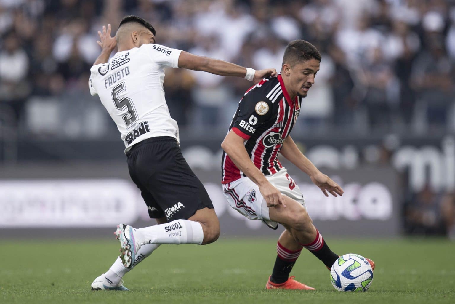 Craques de Corinthians e São Paulo disputam título de melhor volante paulista no Brasileirão; saiba mais