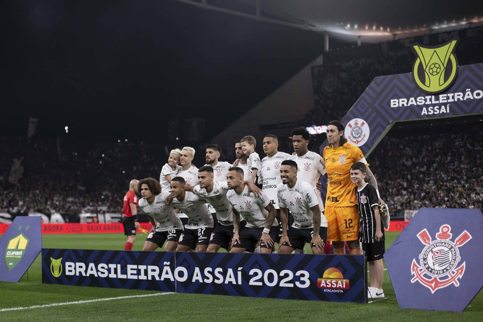 Jornalista critica protesto de torcida do Corinthians e vira alvo nas redes sociais; confira