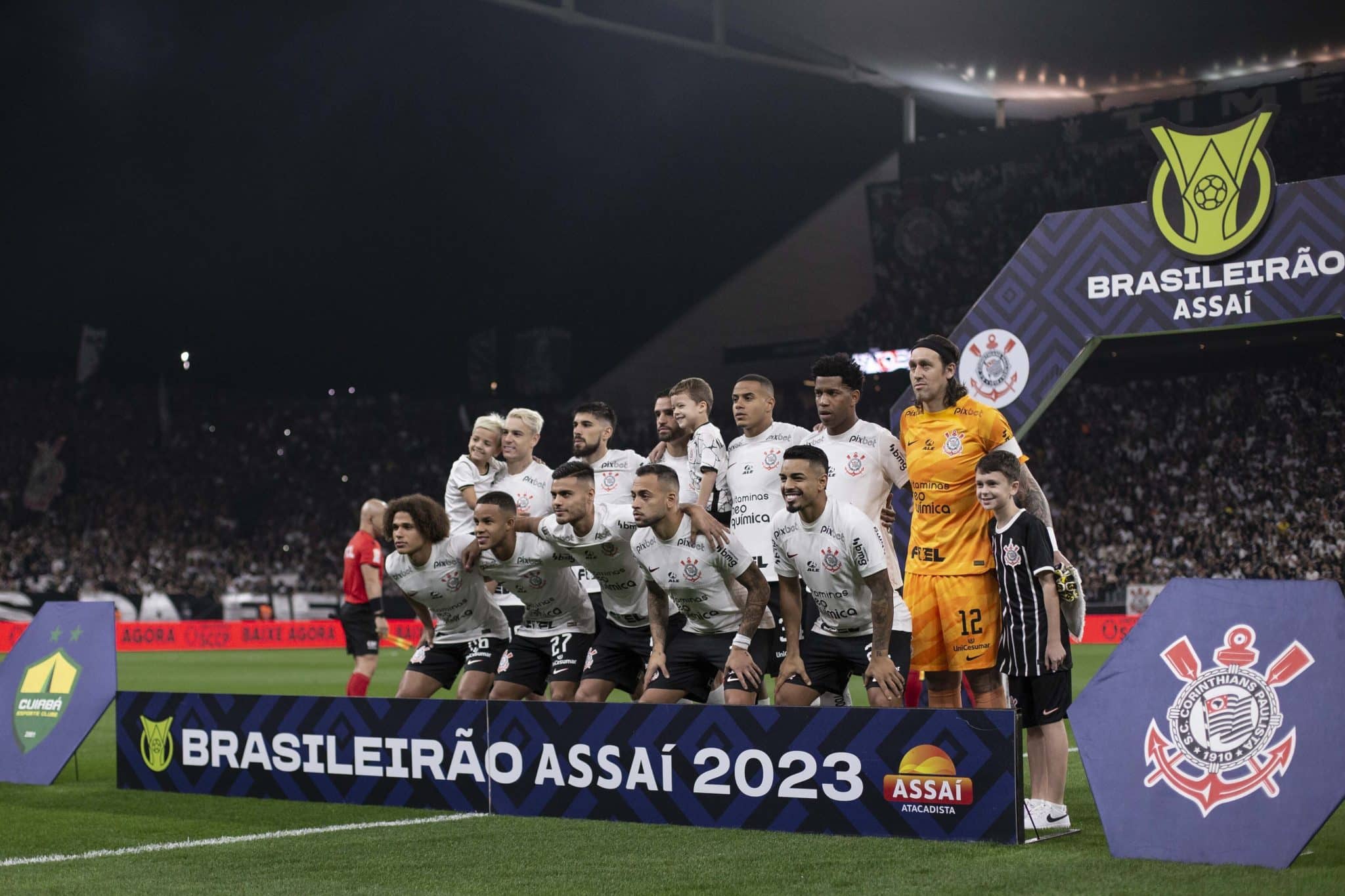 Jornalista critica protesto de torcida do Corinthians e vira alvo nas redes sociais; confira