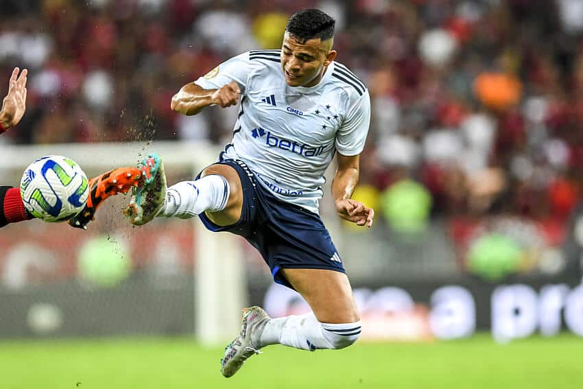 Cruzeiro para em noite inspirada de goleiro rival; confira