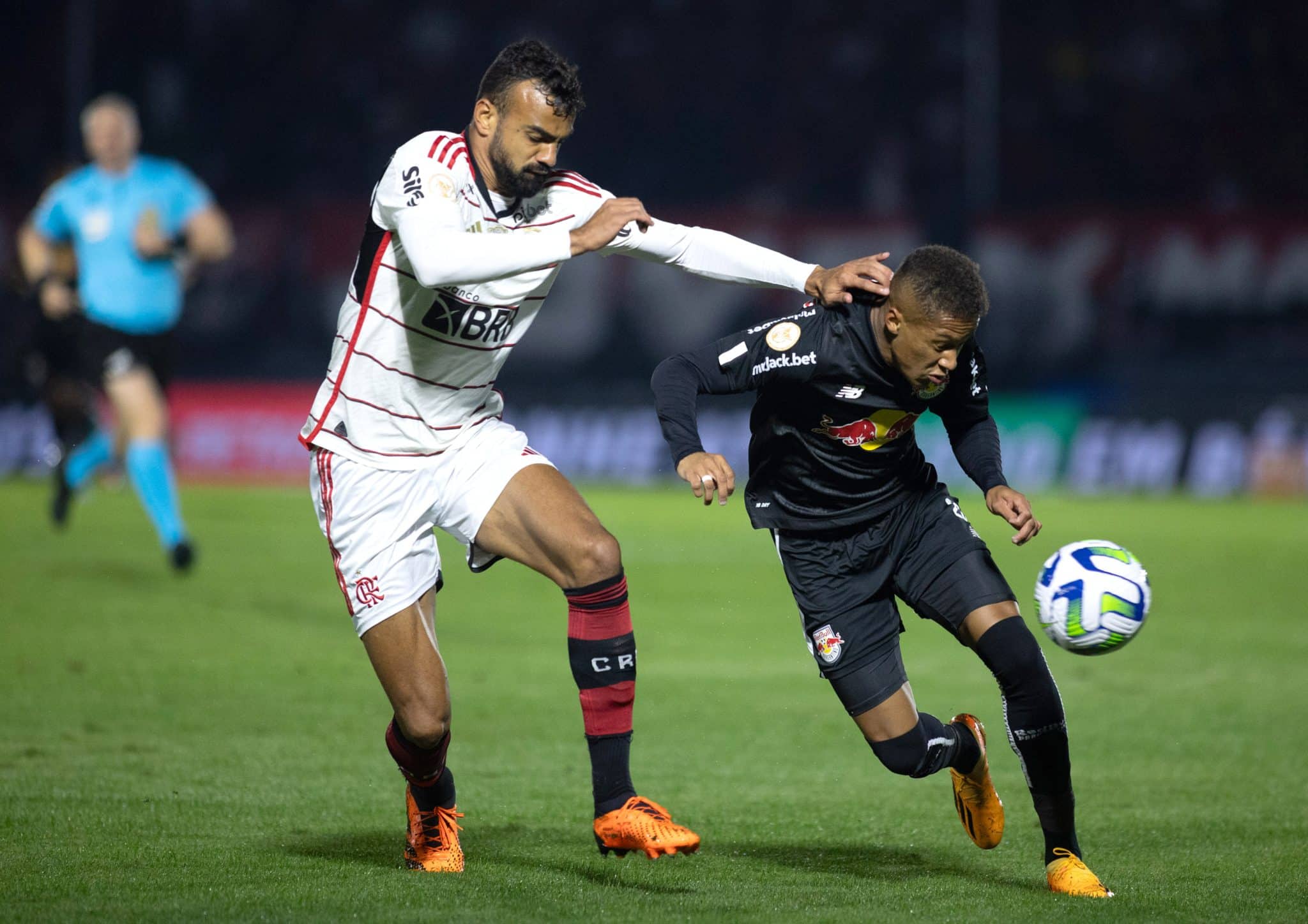 Futuro refor&ccedil;o do Flamengo &eacute; o melhor volante do Brasil desde 2019; confira