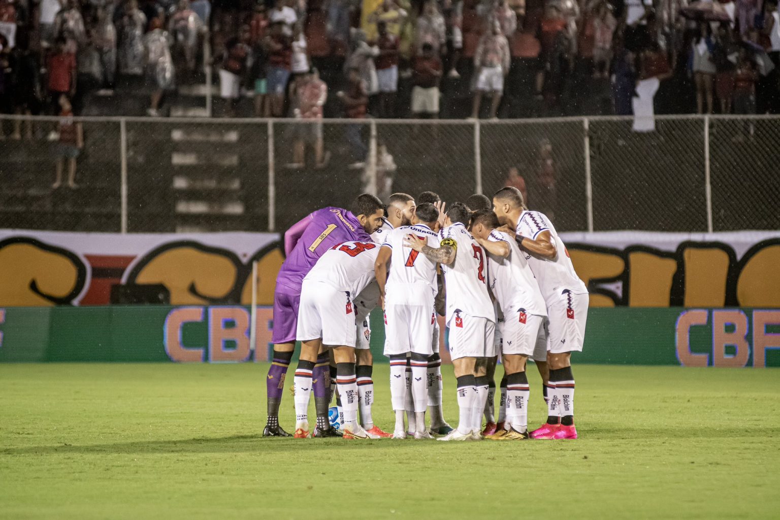 Indigesto: Vit&oacute;ria vence, se isola na lideran&ccedil;a e ostenta marca de 2&ordm; melhor visitante