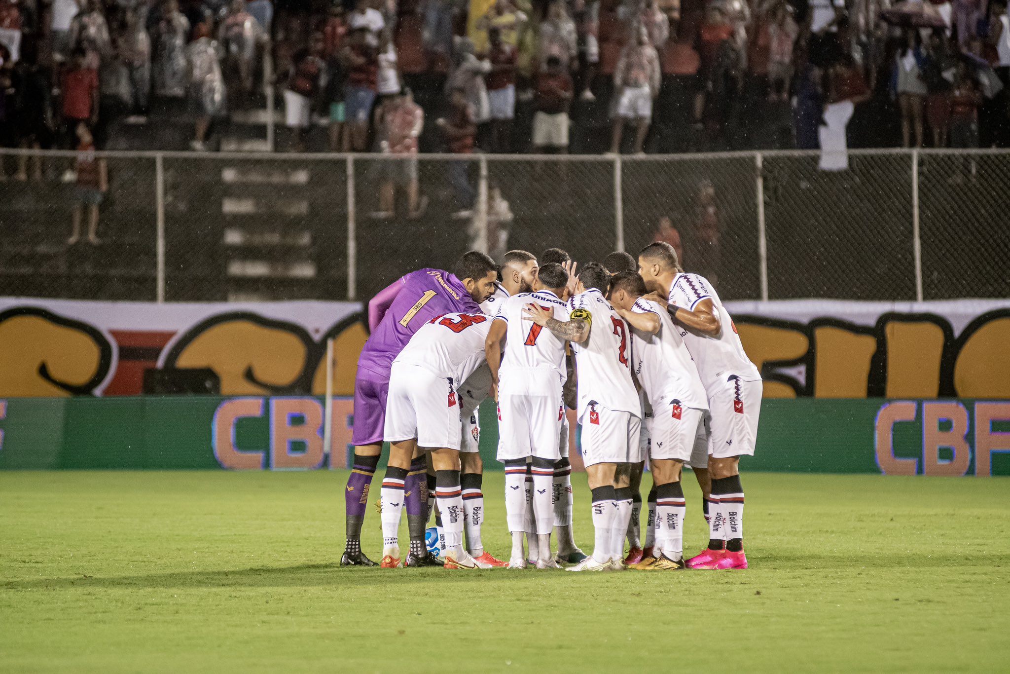 Indigesto: Vit&oacute;ria vence, se isola na lideran&ccedil;a e ostenta marca de 2&ordm; melhor visitante