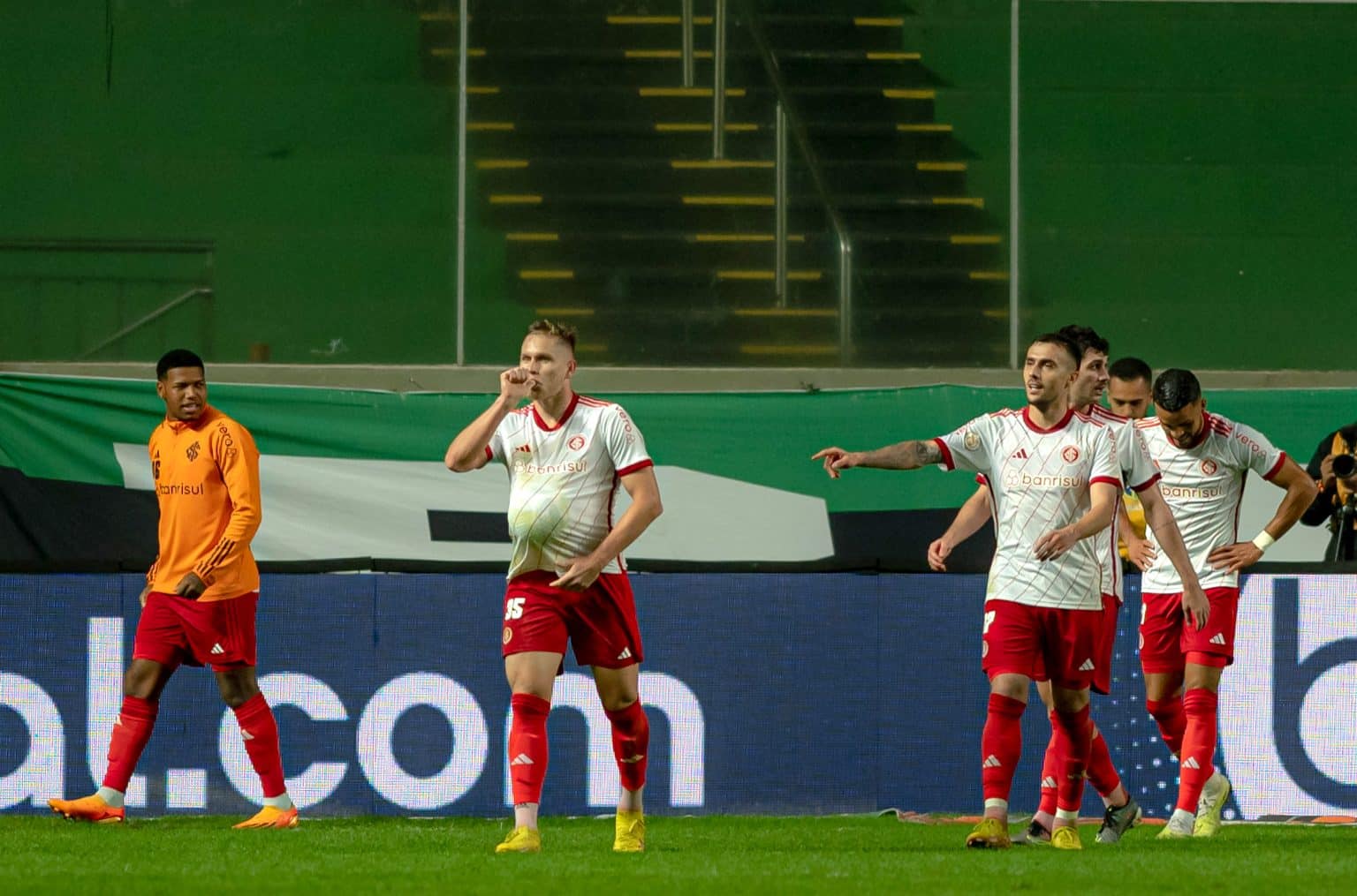 Ele fica! O futuro de Alem&atilde;o no Inter est&aacute; definido; veja