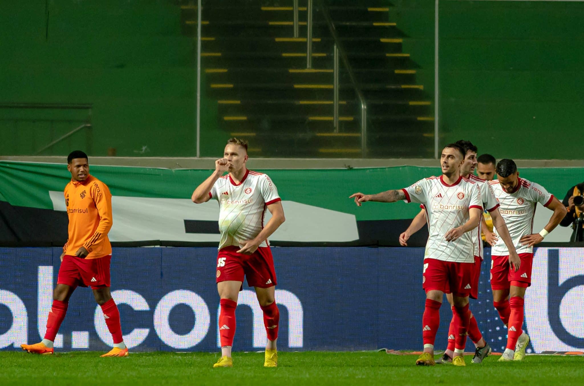 Ele fica! O futuro de Alem&atilde;o no Inter est&aacute; definido; veja