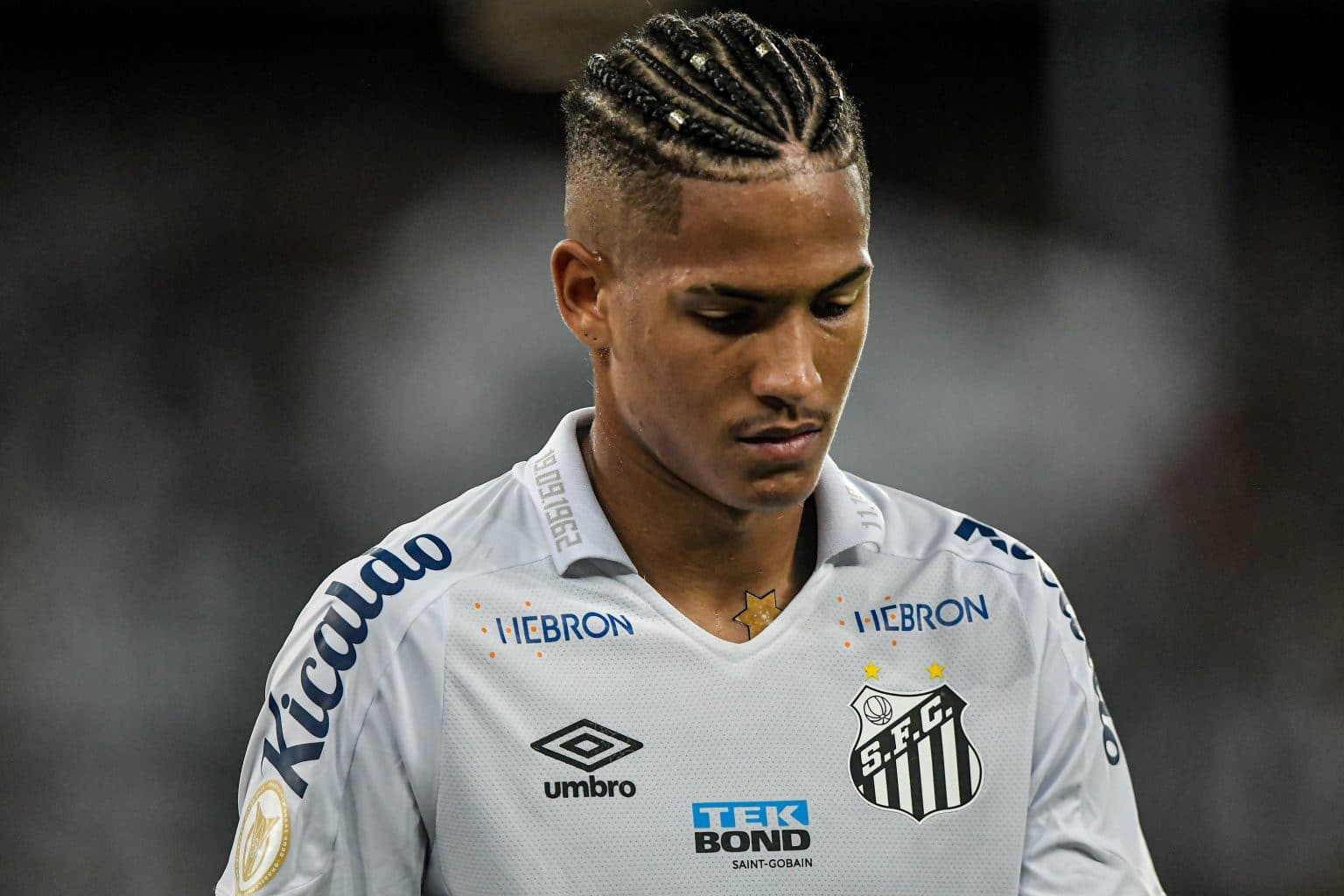 JOGA MUITO! Os n&uacute;meros de &Acirc;ngelo, que est&aacute; de sa&iacute;da do Santos