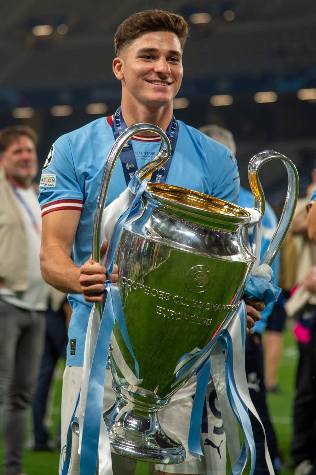 Parceiro de Messi ganha a Champions League e entra para a hist&oacute;ria!