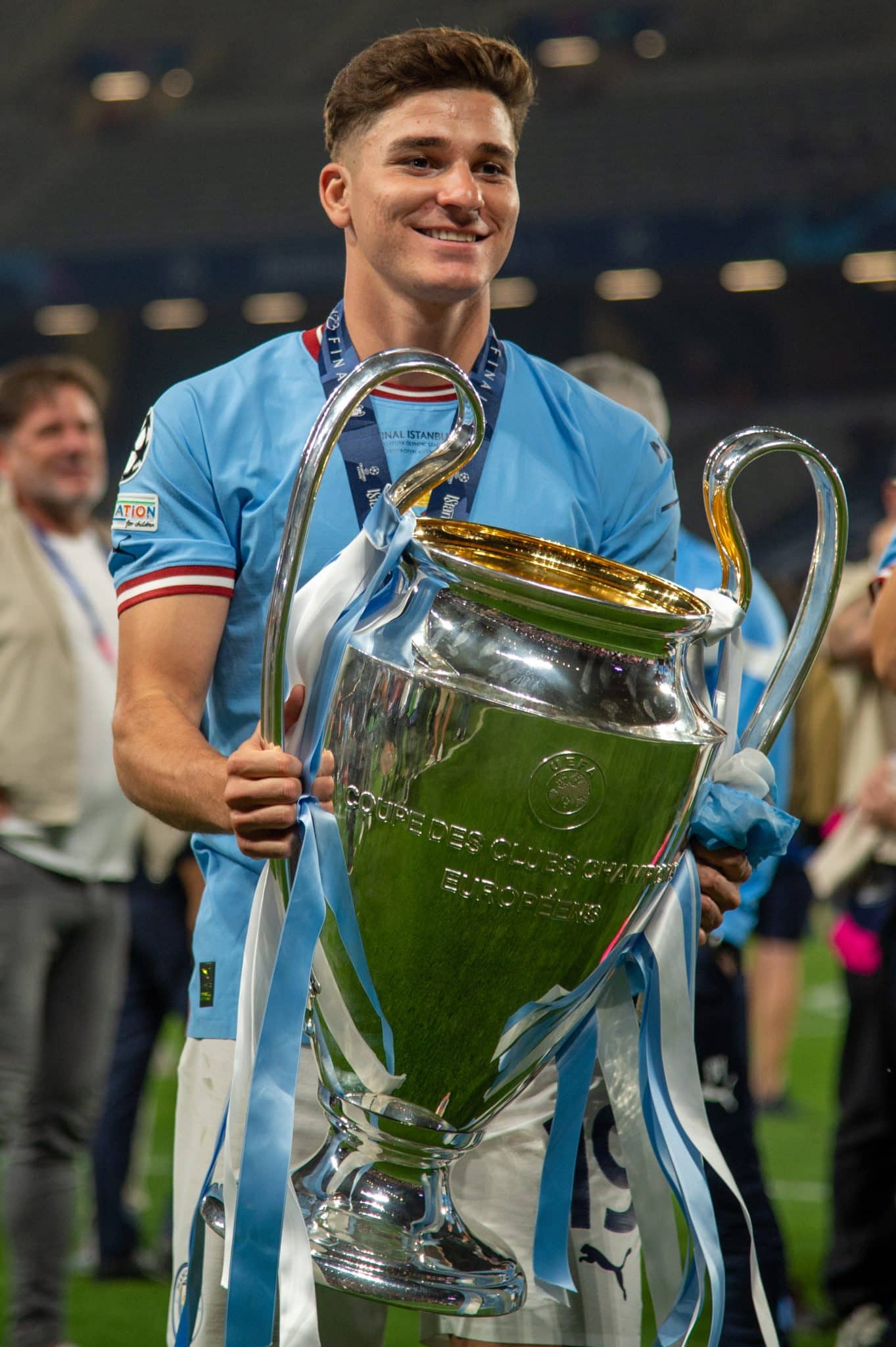 Parceiro de Messi ganha a Champions League e entra para a hist&oacute;ria!