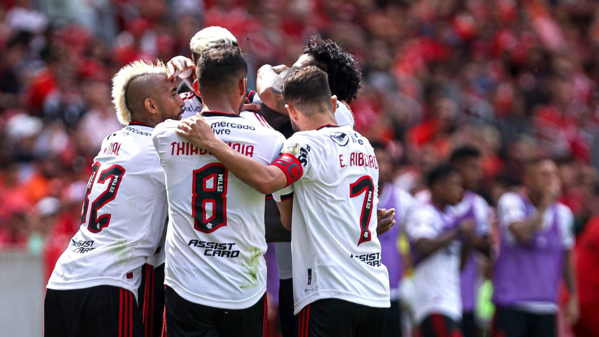 Cruzeiro continua interessado em jogador do Flamengo, mas age com cautela