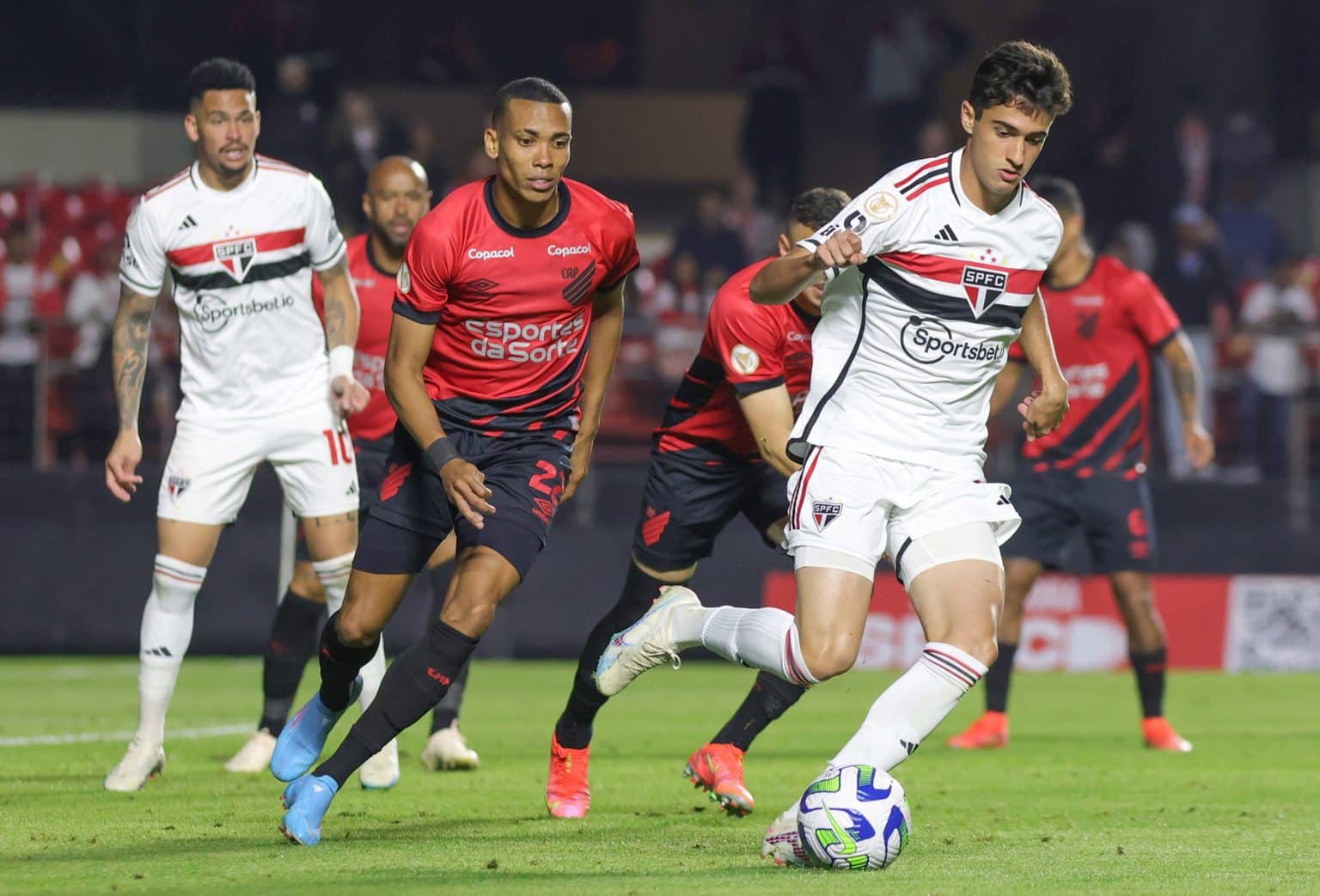 Scouts de times europeus est&atilde;o de olho em jogador do S&atilde;o Paulo