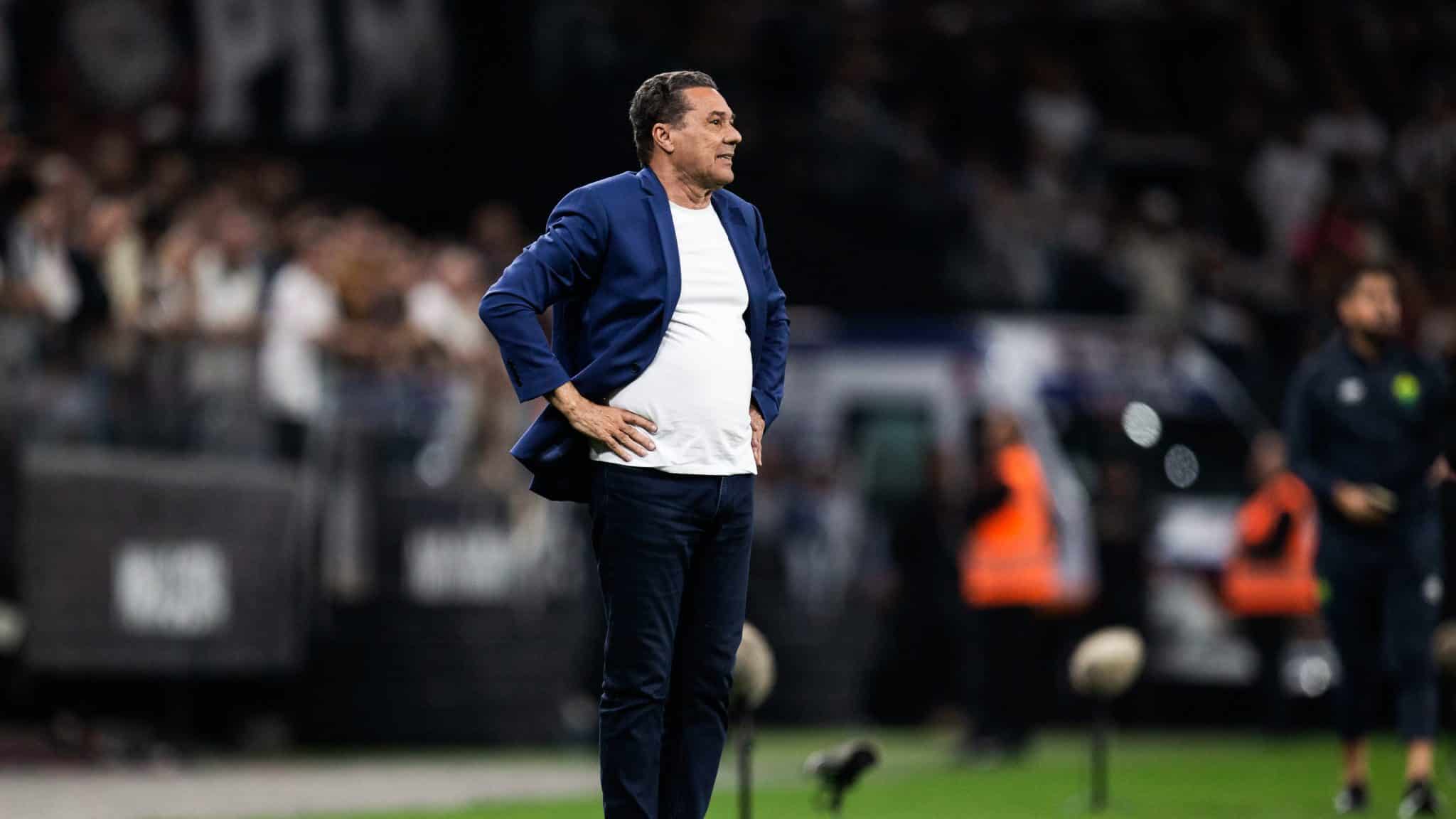 Membros da Gavi&otilde;es da Fiel estiveram no CT do Corinthians para conversas com jogadores