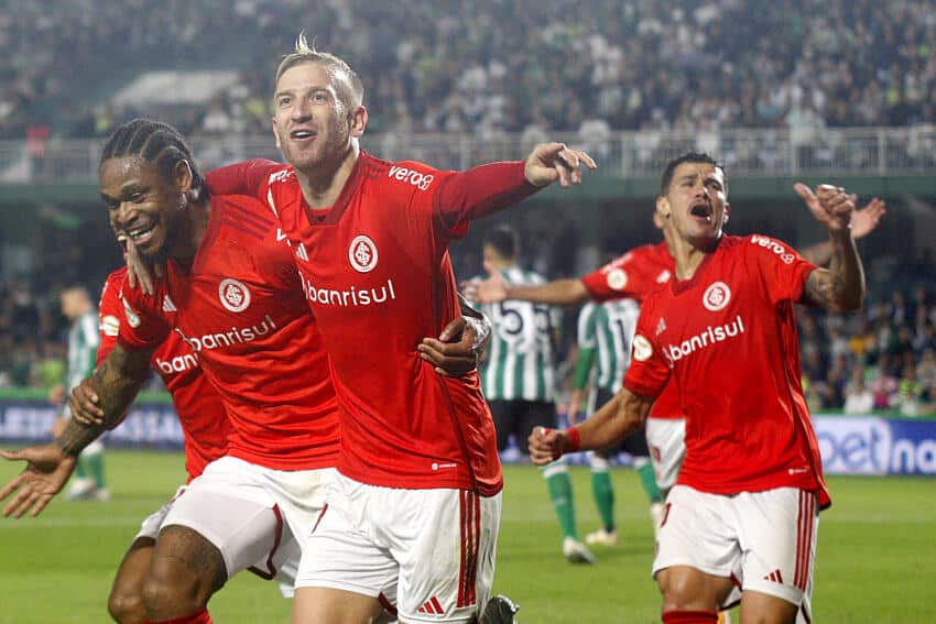 Pared&atilde;o! Goleiro do Internacional tem a maior porcentagem de defesas do Brasileir&atilde;o 2023; saiba mais