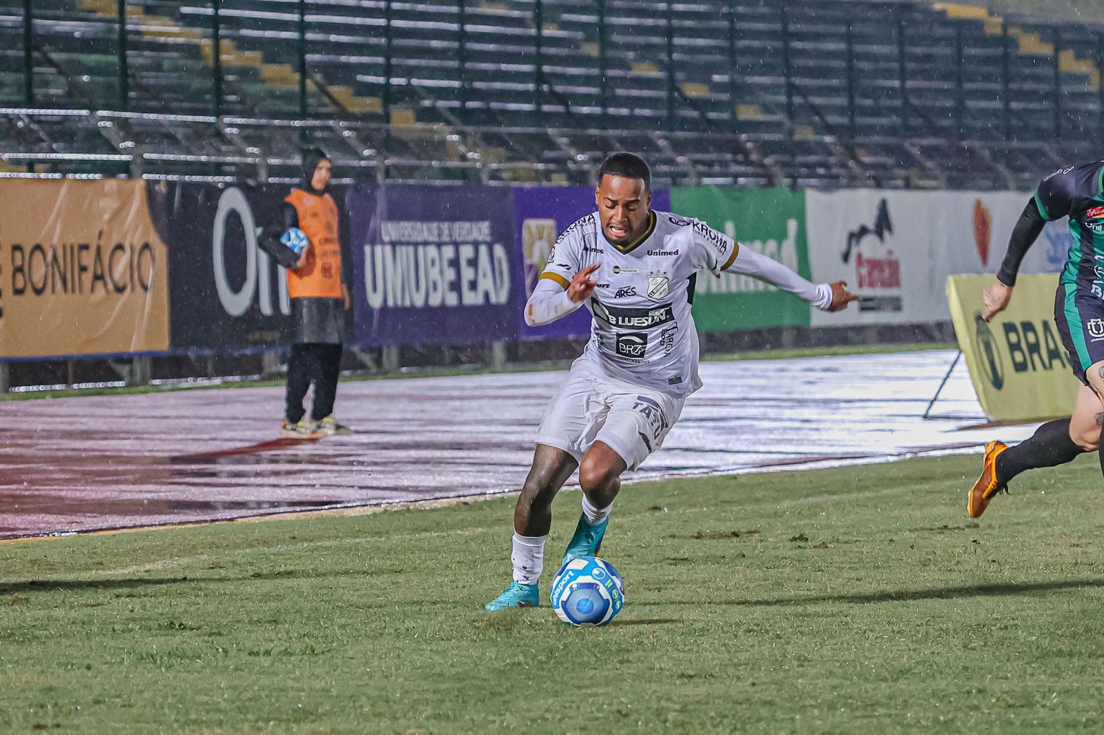 Mateusinho marca e Internacional de Limeira vence o cl&aacute;ssico