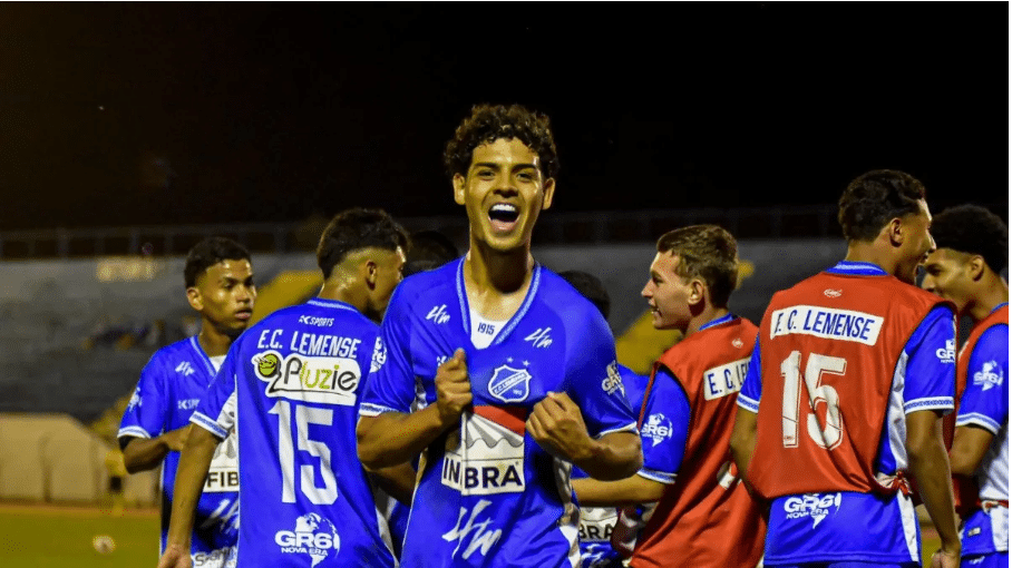 Ap&oacute;s passagem pela Europa, jovem artilheiro do Lemense chama a aten&ccedil;&atilde;o de grandes clubes
