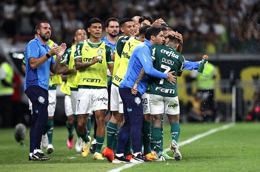 Treinador do Palmeiras revela pedido curioso ap&oacute;s expuls&atilde;o; confira