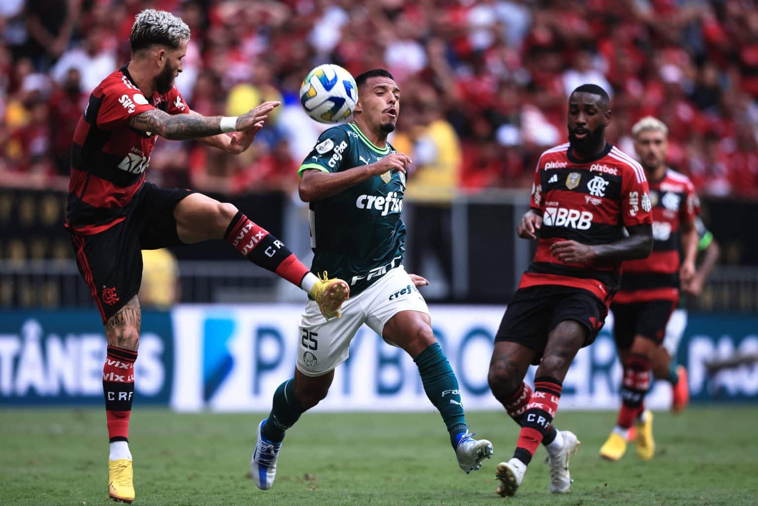 Raio-X Palmeiras e Flamengo: quem leva a melhor, Veiga ou Gérson?