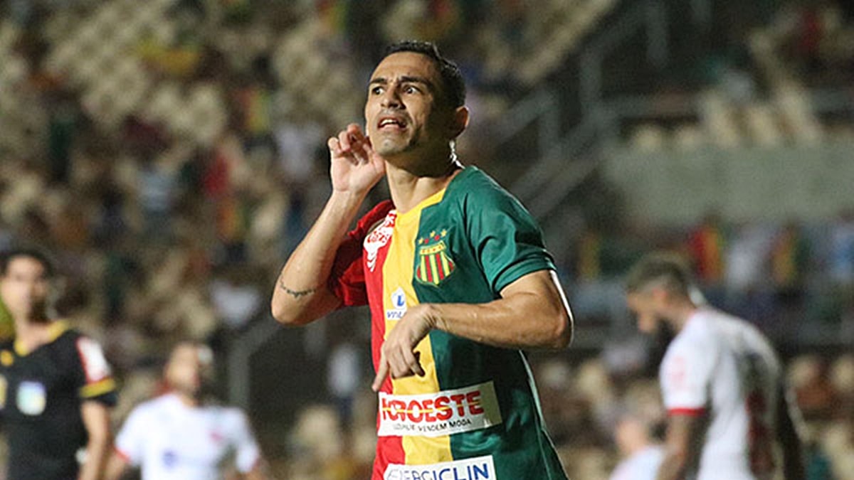 Medo de avião? Sogra de atacante da Série B revela segredo sobre o genro; saiba mais