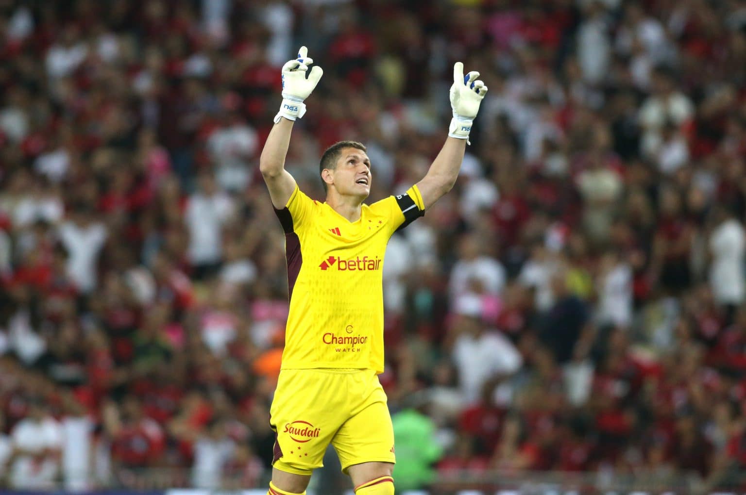 Pared&atilde;o! Rafael Cabral choca internet com exibi&ccedil;&atilde;o de gala contra o S&atilde;o Paulo