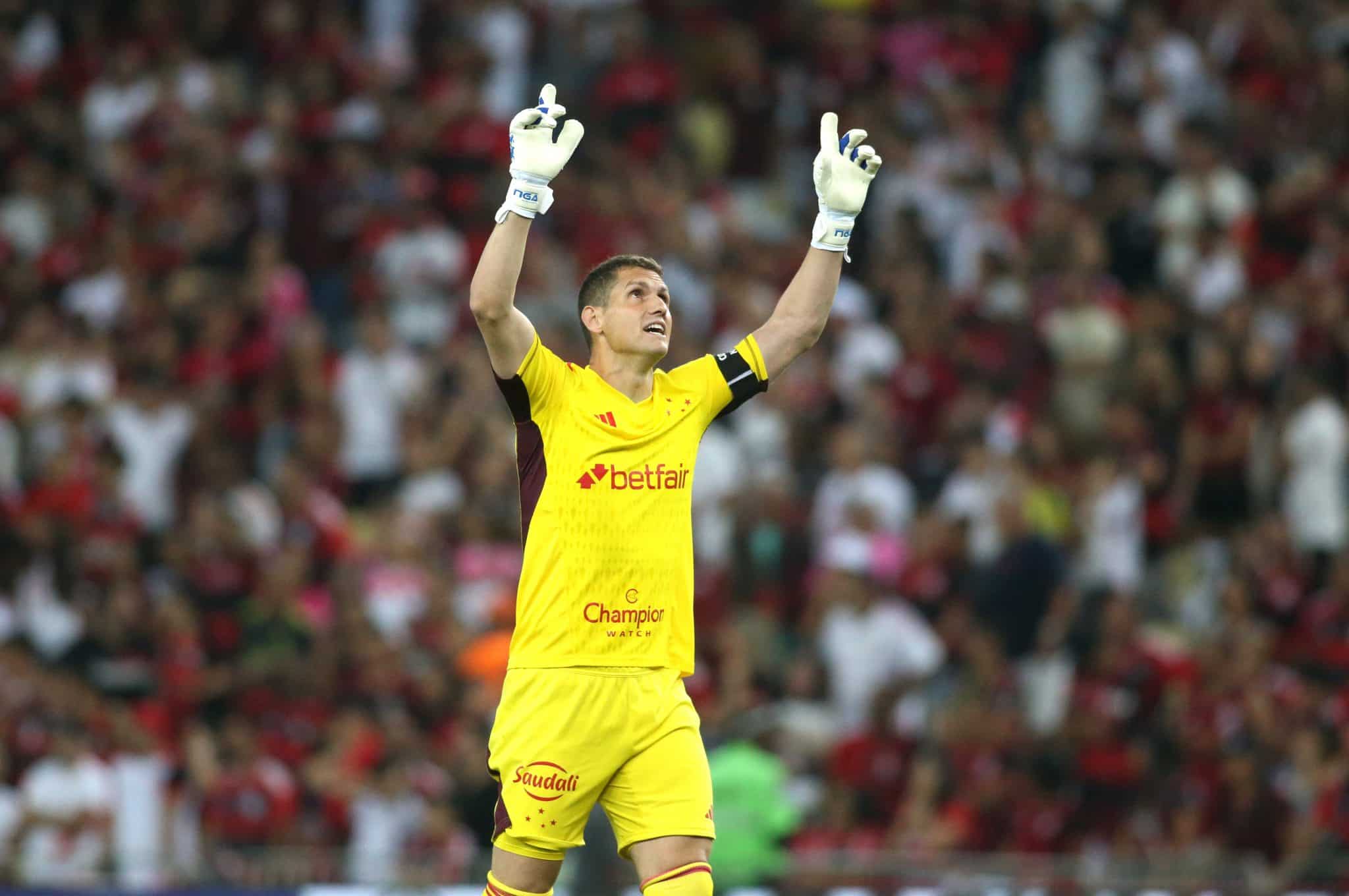 Pared&atilde;o! Rafael Cabral choca internet com exibi&ccedil;&atilde;o de gala contra o S&atilde;o Paulo