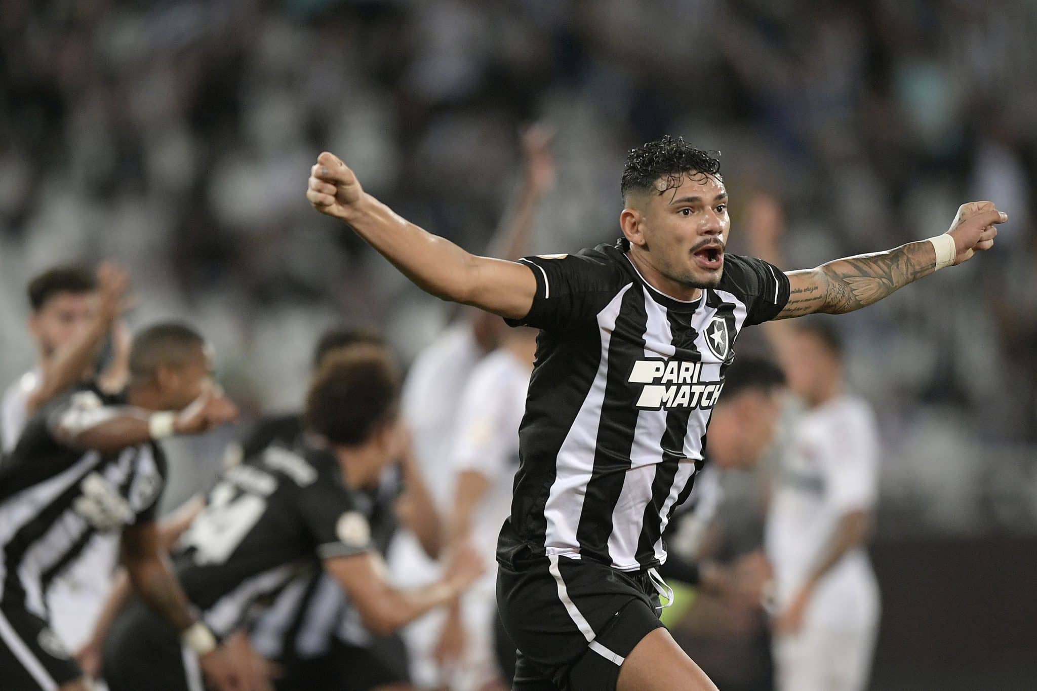 Artilheiro, l&iacute;der em assist&ecirc;ncias e mais; Tiquinho Soares &eacute; o melhor jogador em 10 rodadas do Brasileir&atilde;o