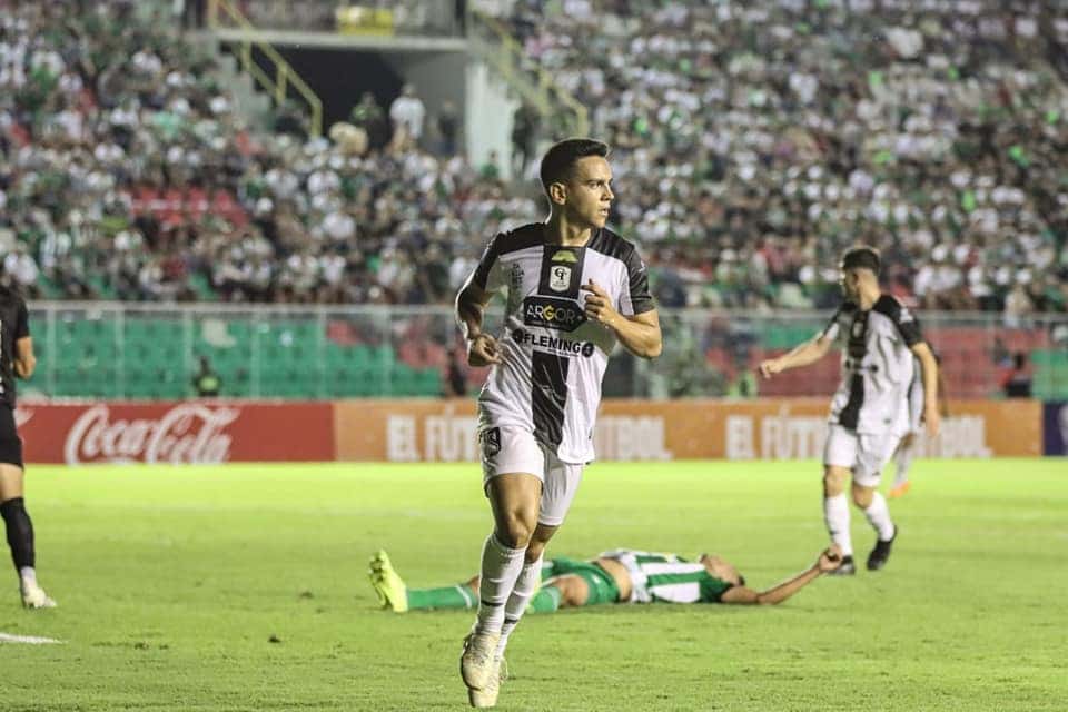 Meia ex-Coritiba marca gola&ccedil;o de cobertura na Copa Sul-Americana e destaca: &ldquo;momento especial&rdquo;