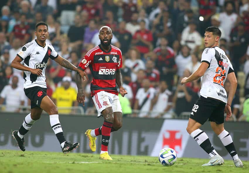 Campeonato Brasileiro: goleiro de gigante carioca &eacute; o l&iacute;der em ranking de defesas