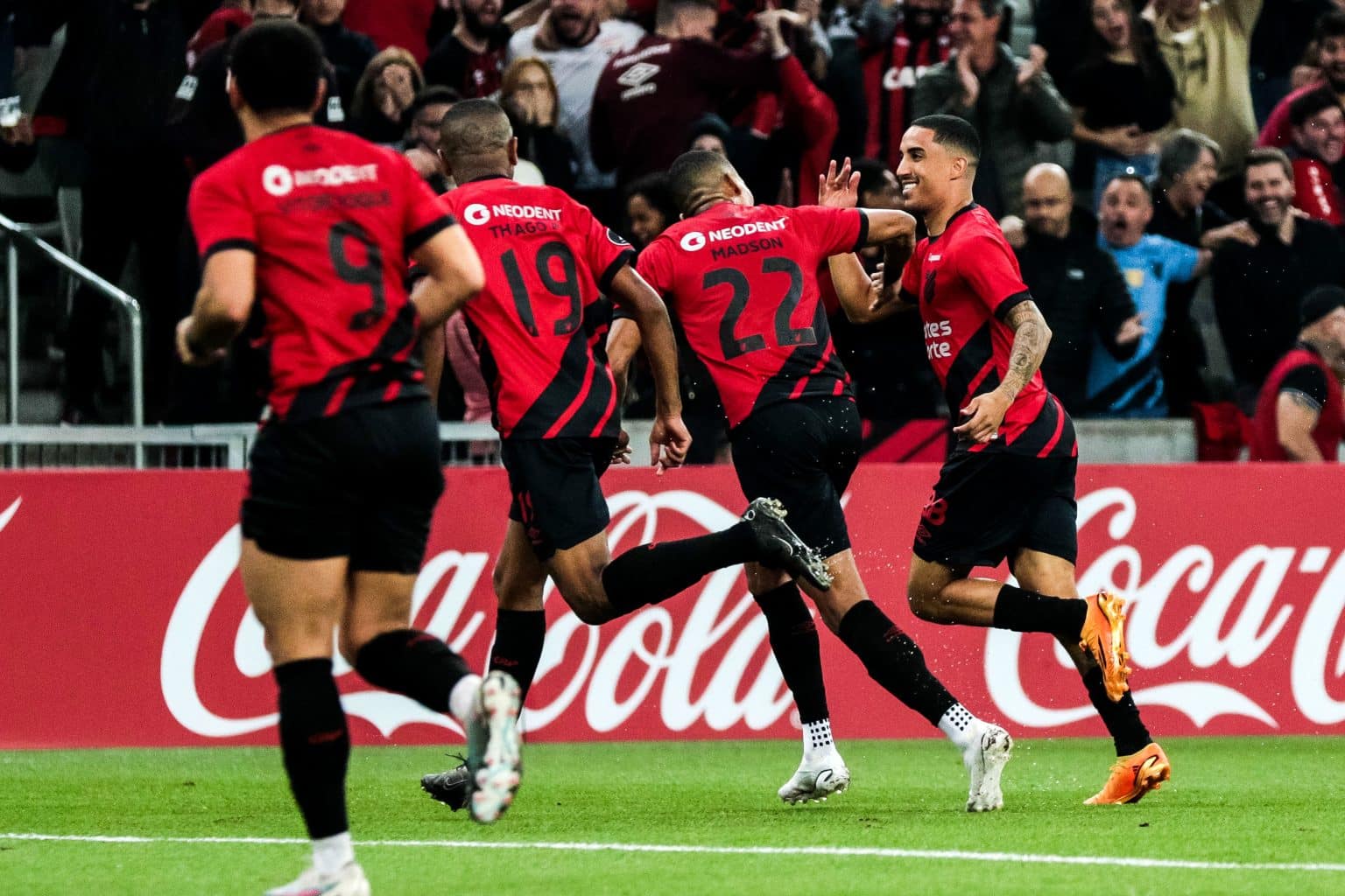 Athletico-PR triplica gols no 2&ordm; tempo, sofre menos e vence mais; entenda