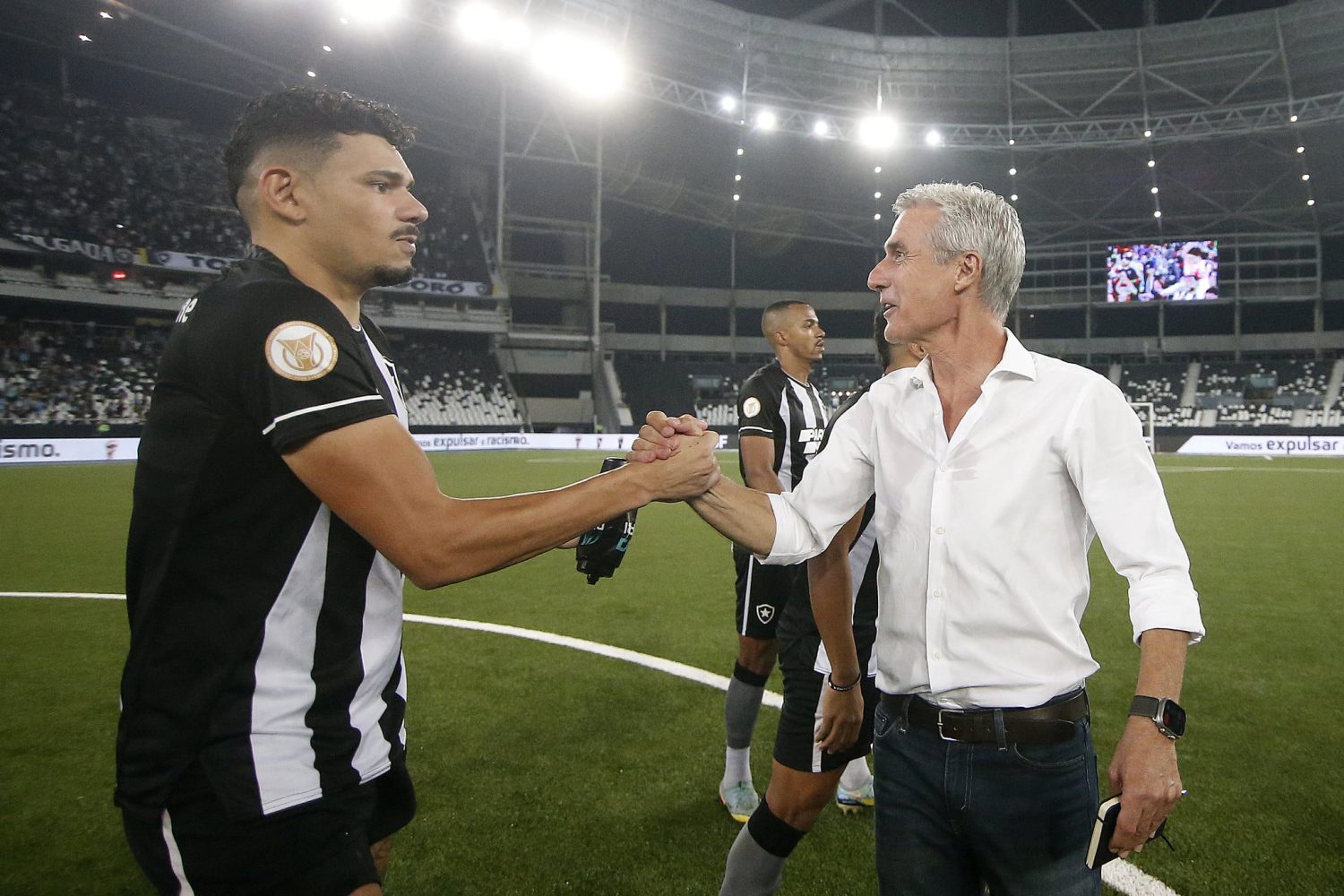 Lu&iacute;s Castro duplica aproveitamento do Botafogo no Brasileir&atilde;o 2023 nas 10 primeiras rodadas